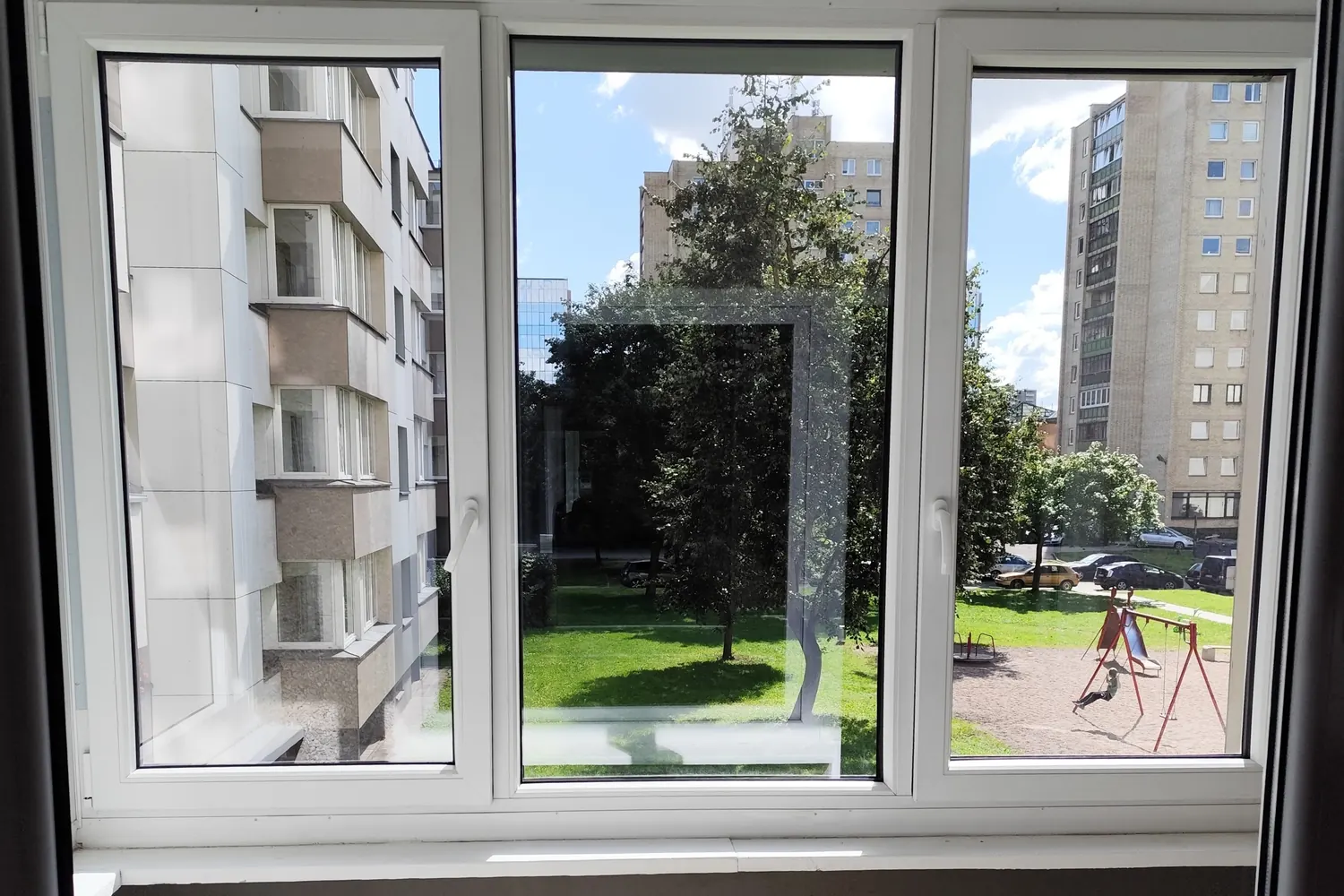 Išvalyti įstiklinto balkono langai